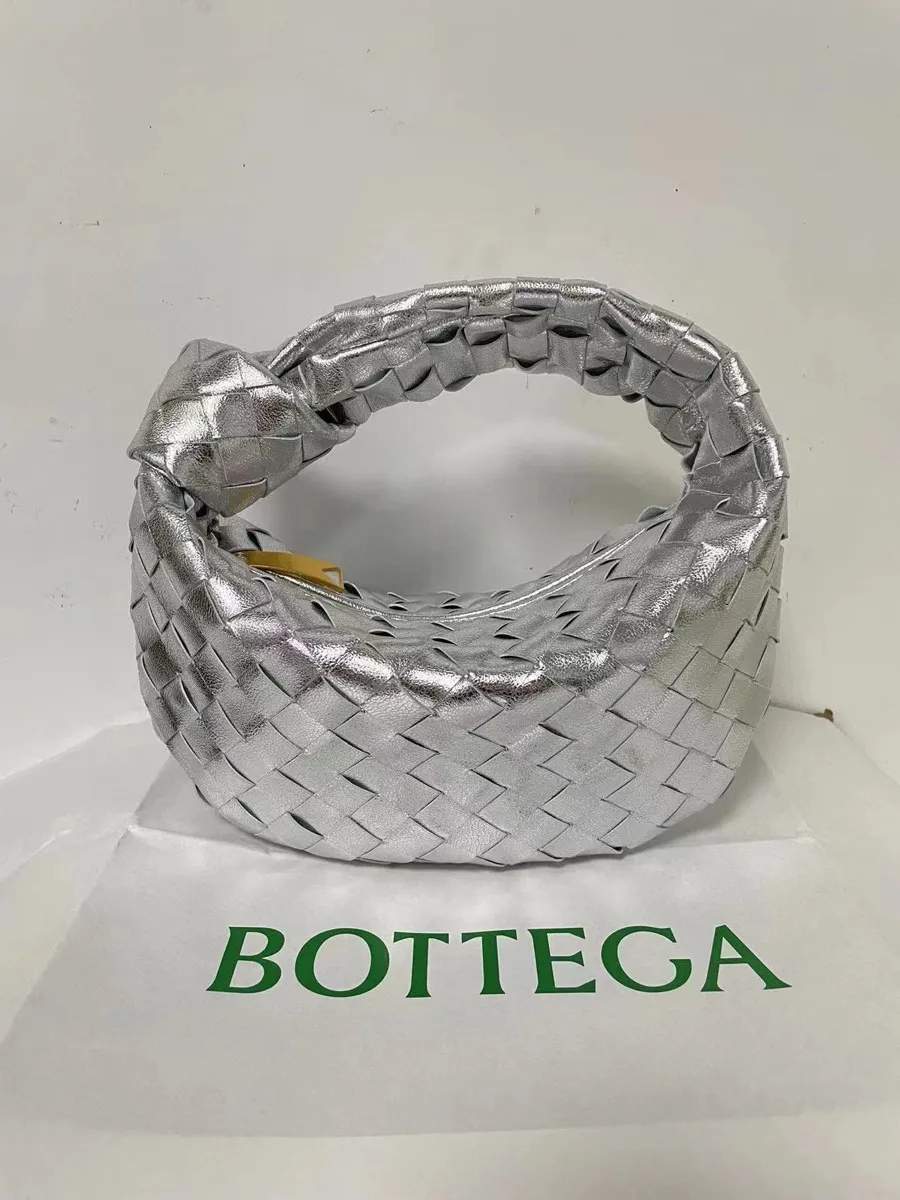 New color (silver)